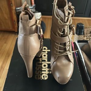 High heeled Boots size 8